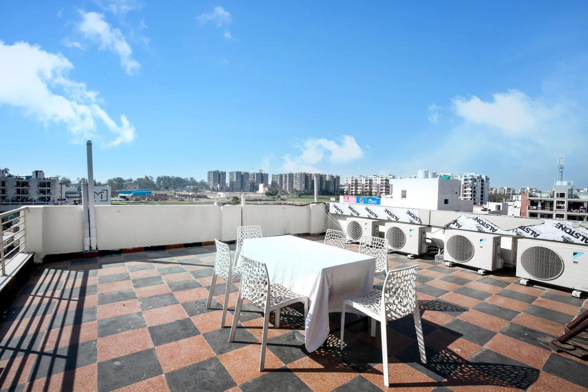 Hotel Woodcrest By Sidham Group !! Comfortable And Peaceful Stay !! Top Rated !! Preferred Hotel Chain Zirakpur Dış mekan fotoğraf