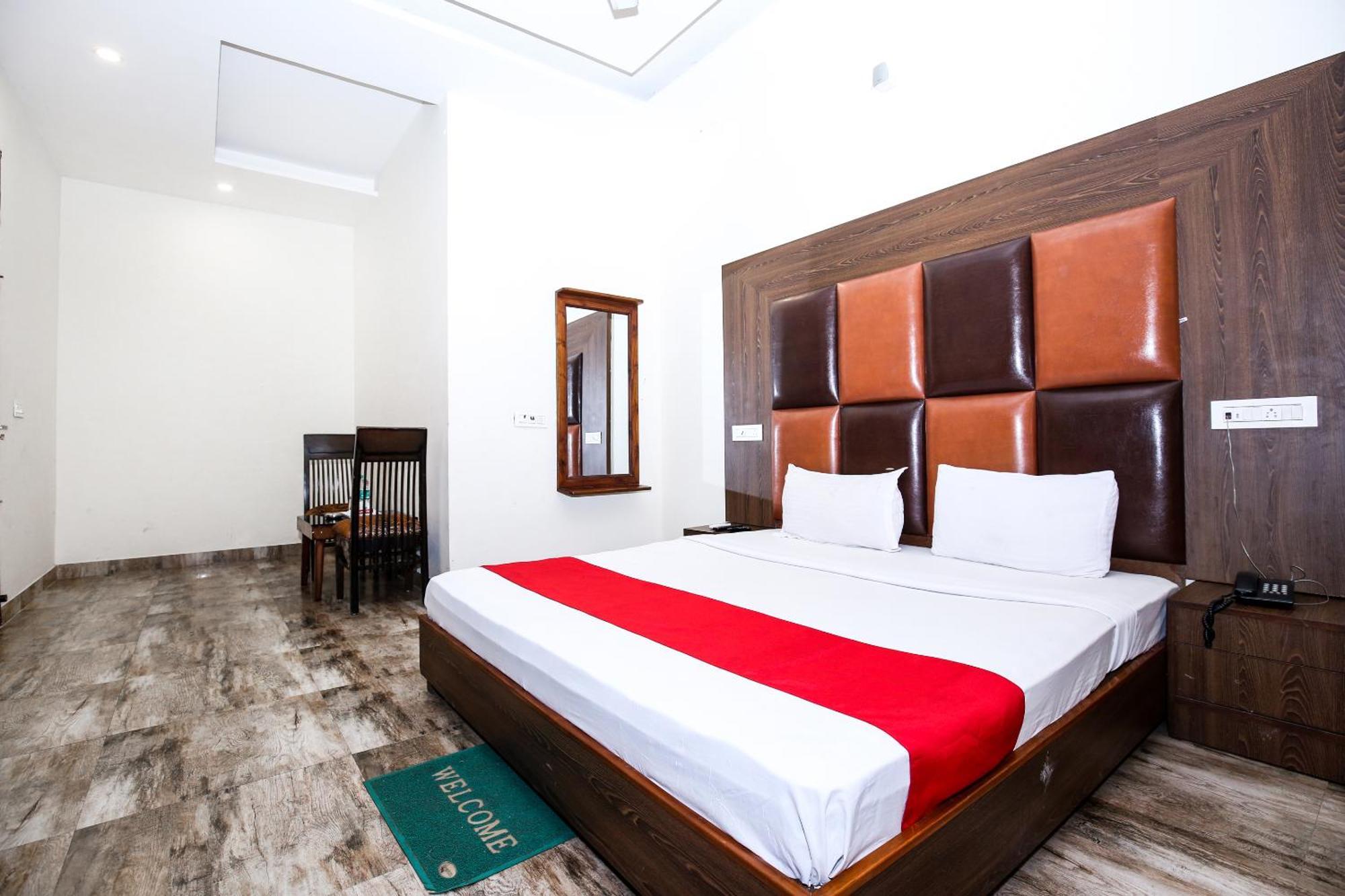 Hotel Woodcrest By Sidham Group !! Comfortable And Peaceful Stay !! Top Rated !! Preferred Hotel Chain Zirakpur Dış mekan fotoğraf