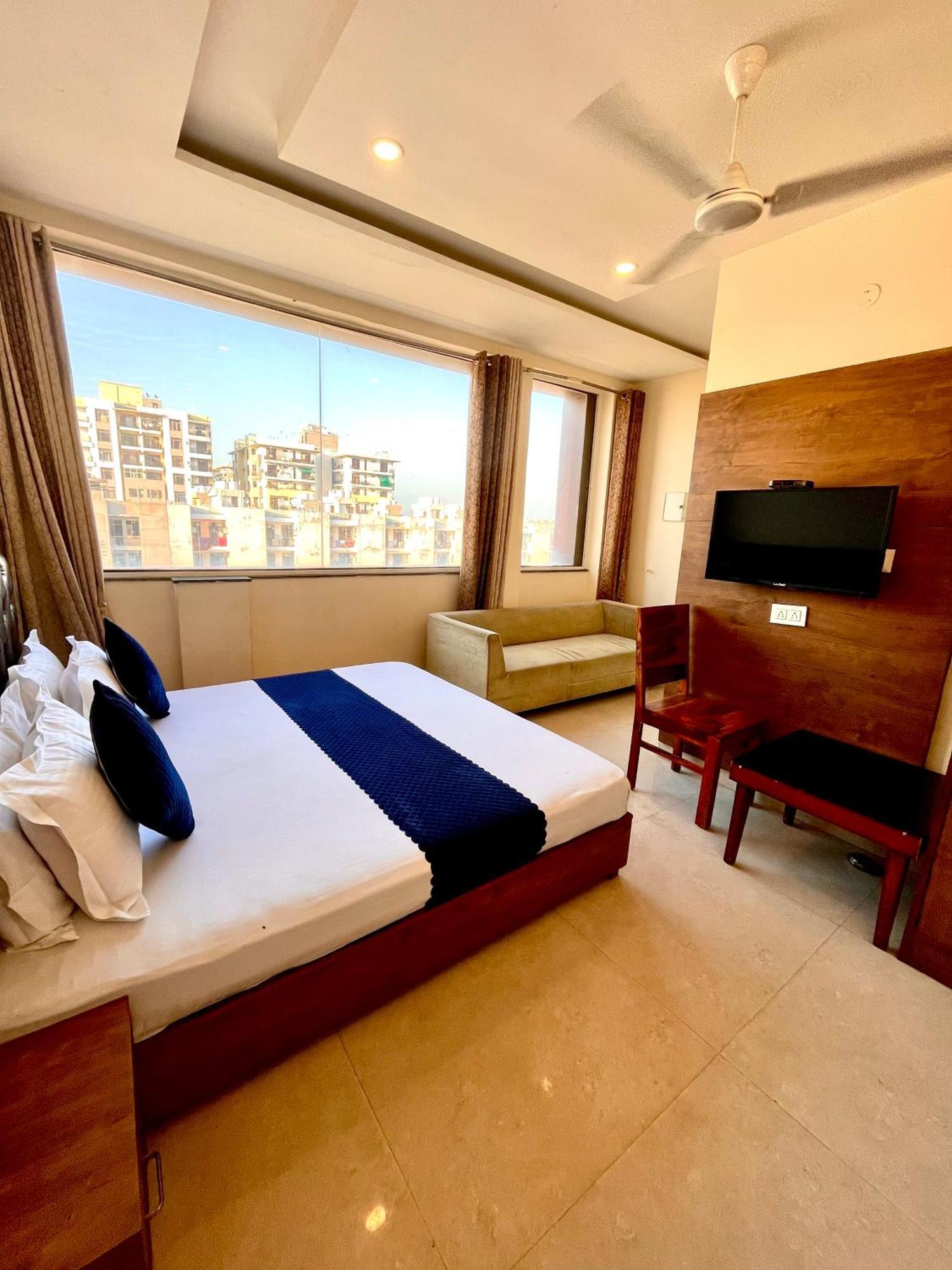 Hotel Woodcrest By Sidham Group !! Comfortable And Peaceful Stay !! Top Rated !! Preferred Hotel Chain Zirakpur Dış mekan fotoğraf