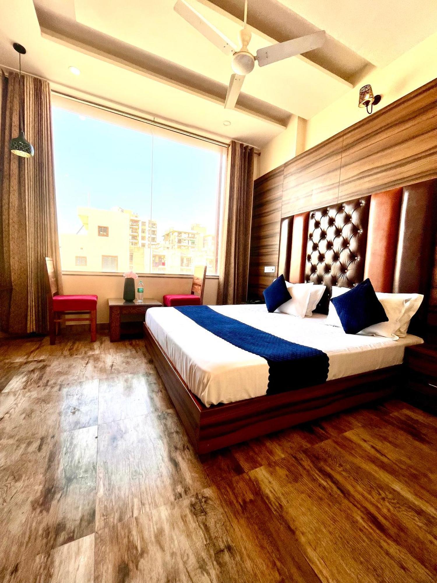 Hotel Woodcrest By Sidham Group !! Comfortable And Peaceful Stay !! Top Rated !! Preferred Hotel Chain Zirakpur Dış mekan fotoğraf