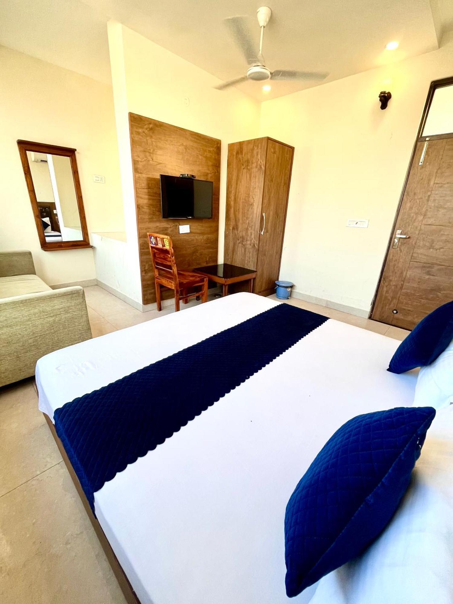 Hotel Woodcrest By Sidham Group !! Comfortable And Peaceful Stay !! Top Rated !! Preferred Hotel Chain Zirakpur Dış mekan fotoğraf